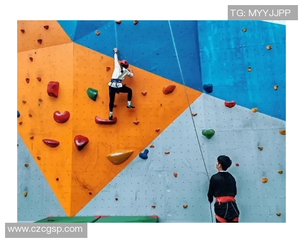 重庆攀岩队团队协作探秘:如何在高空中实现完美配合与信任